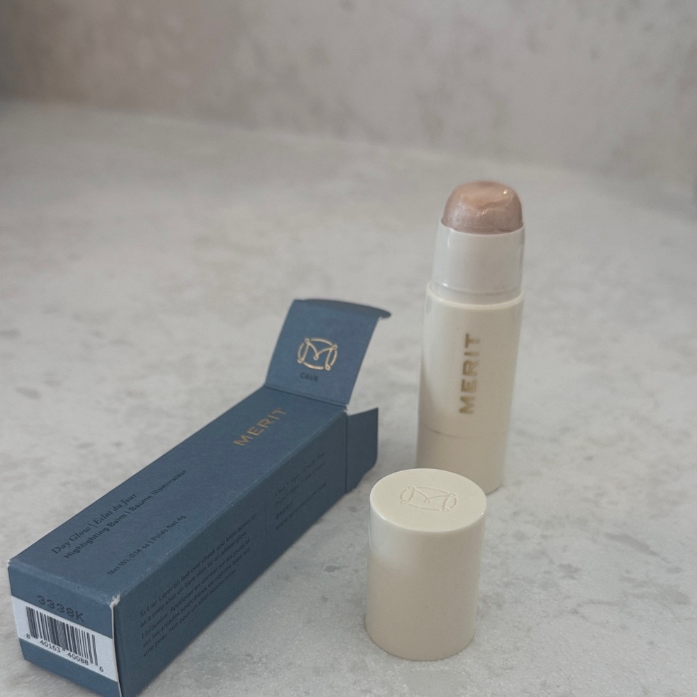 Merit Highlighter Stick - Radiant Champagne Glow
Color is Cava